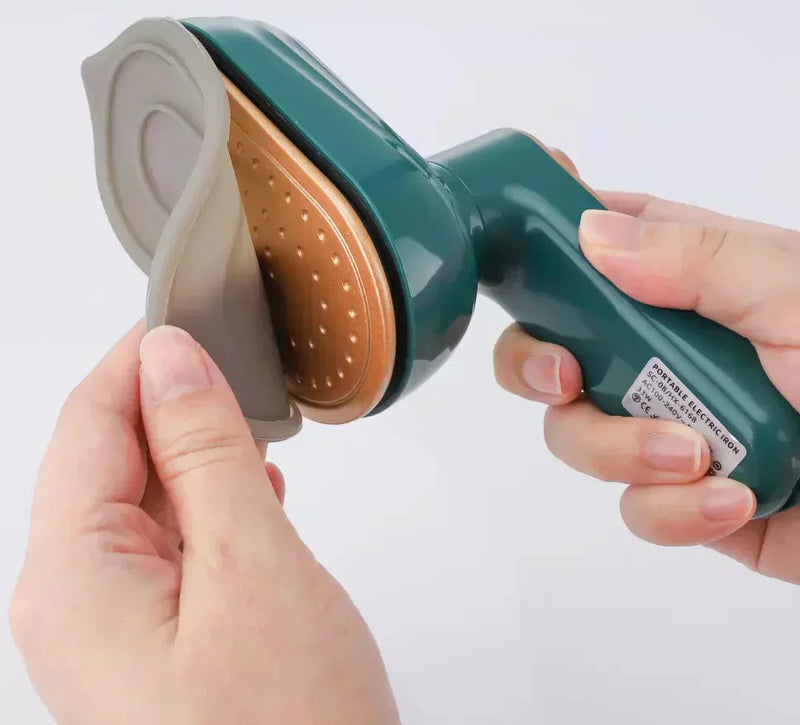 Mini Ferro de Passar Roupa Portátil 110/220v Antiaderente Suporte a Engomar Seco e Úmido